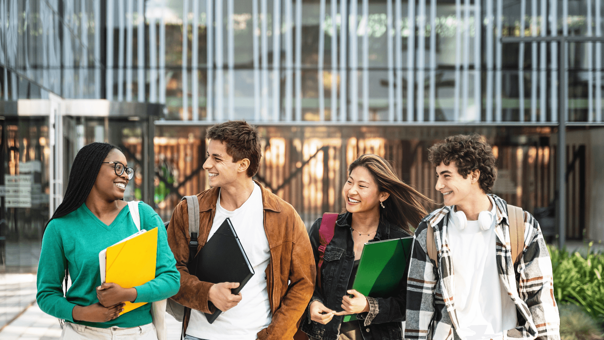 Estudiantes viajando - SegurosFly